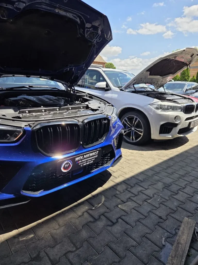Samochody BMW podczas diagnostyki i obsługi przed warsztatem